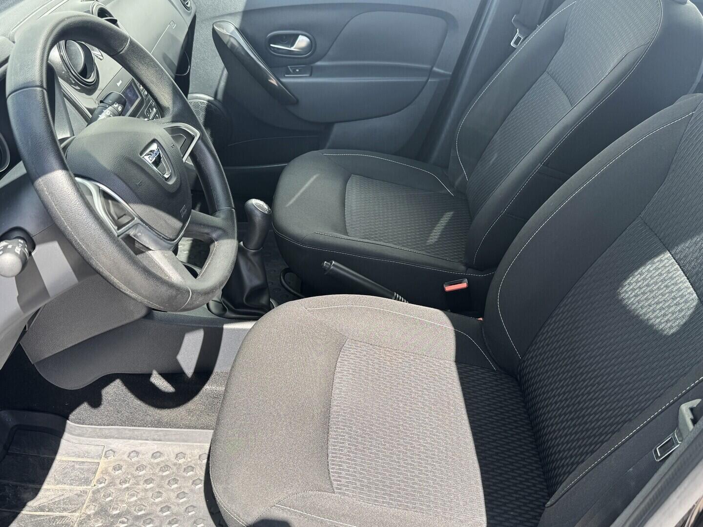 O619V07830_22.webp_SANDERO Access 1.0             54 kW manuál