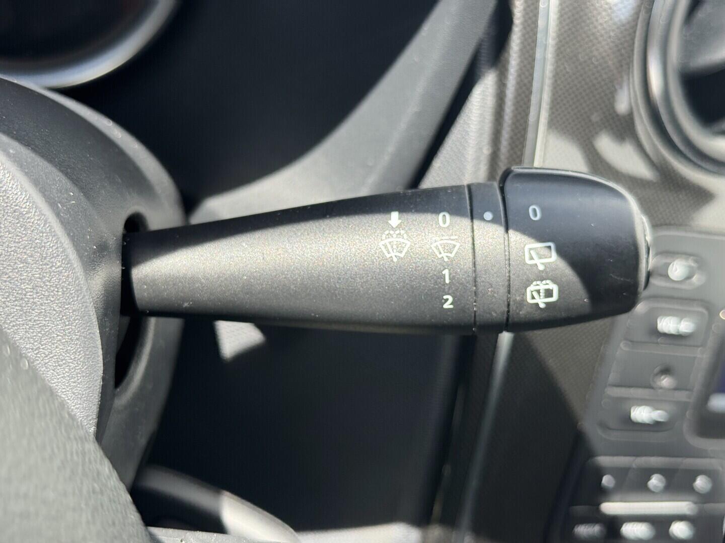 O619V07830_26.webp_SANDERO Access 1.0             54 kW manuál