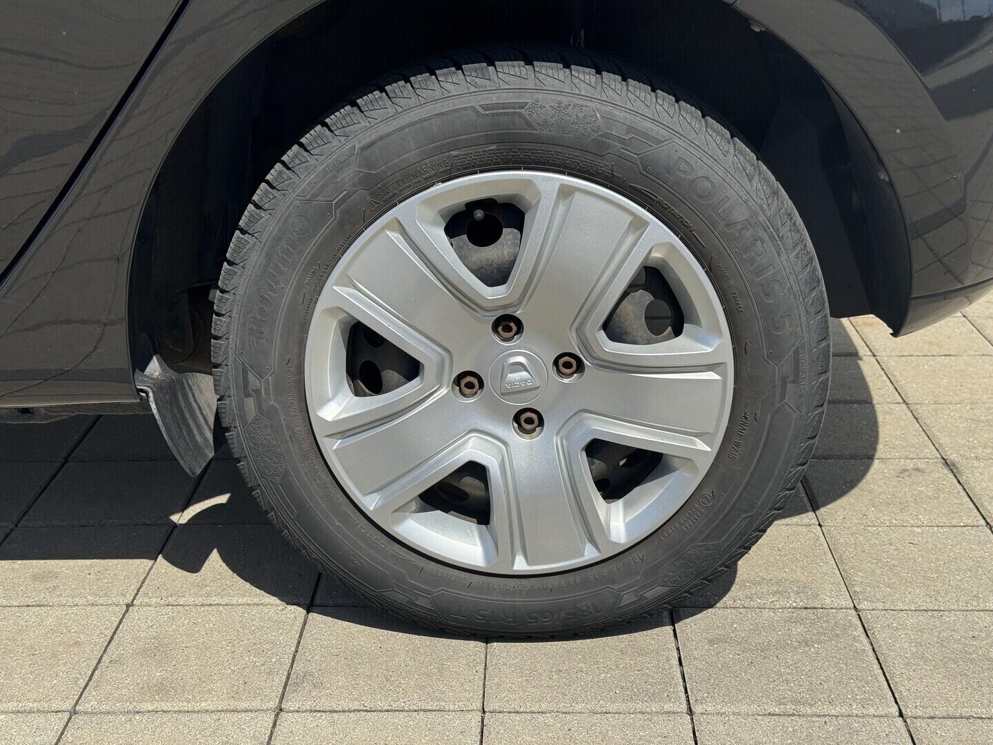 O619V07830_31.webp_SANDERO Access 1.0             54 kW manuál