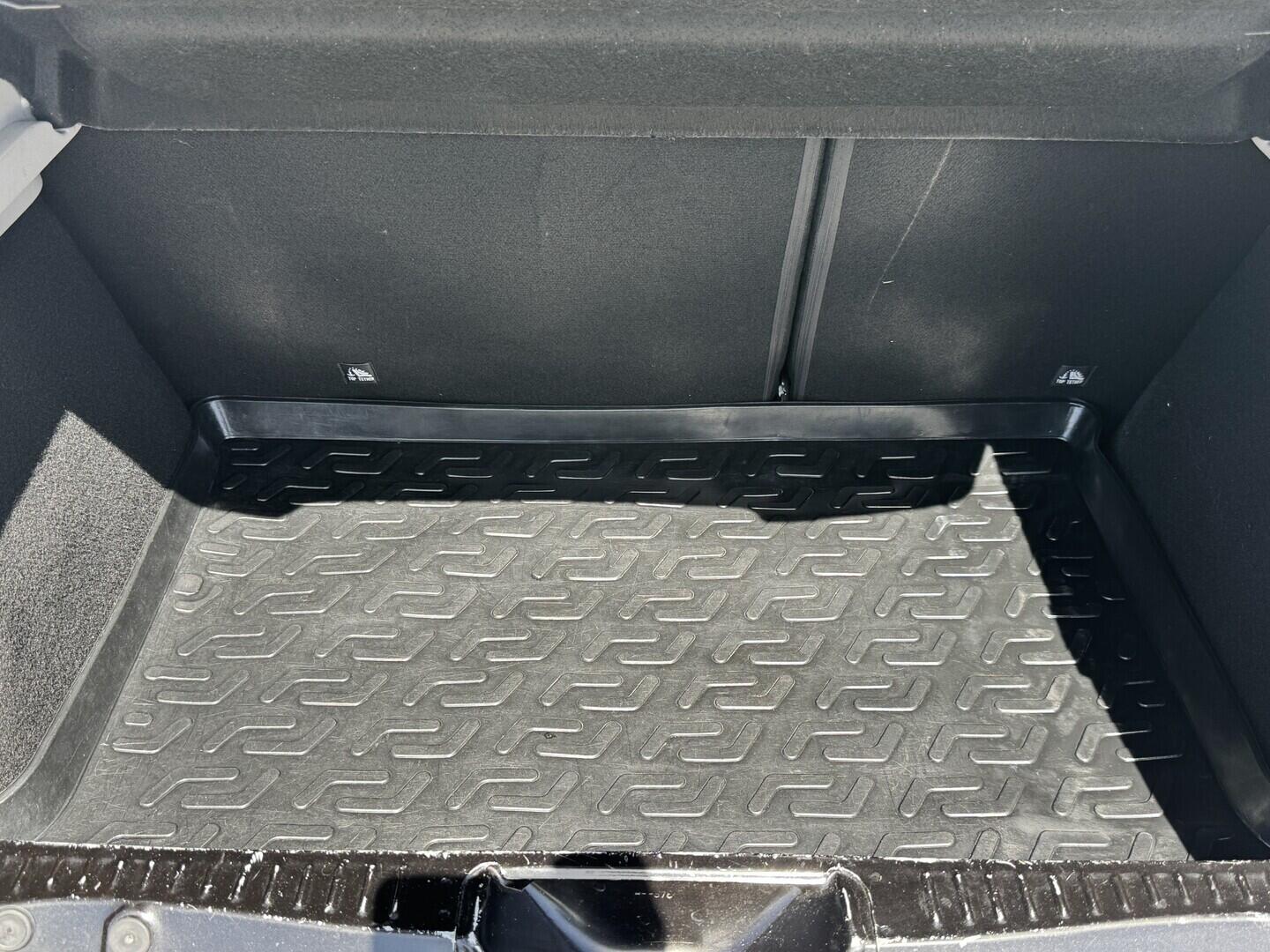 O619V07830_32.webp_SANDERO Access 1.0             54 kW manuál