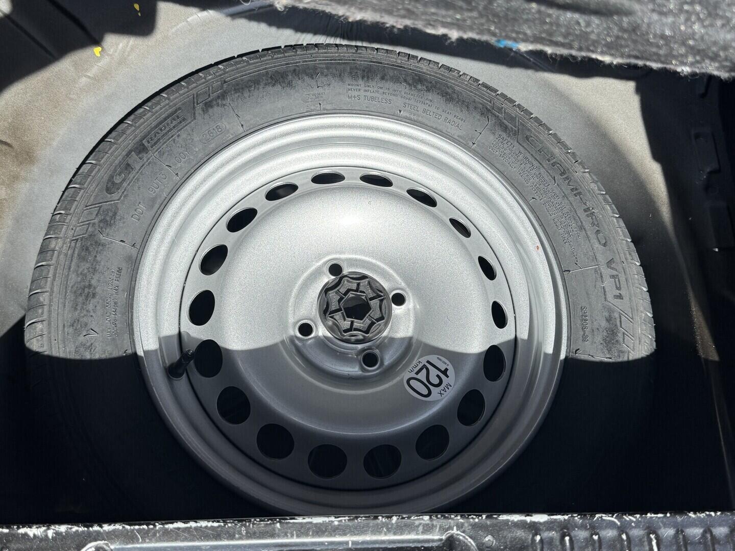 O619V07830_33.webp_SANDERO Access 1.0             54 kW manuál