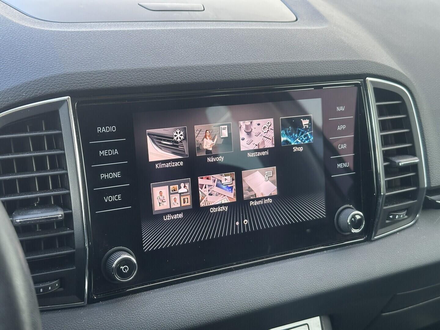 O619V07831_28.webp_KAROQ Style Plus 1.5 TSI 110 kW automat