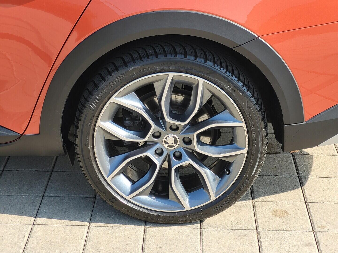 O619V07836_32.webp_SUPERB Scout 2.0 TDI 140 kW automat