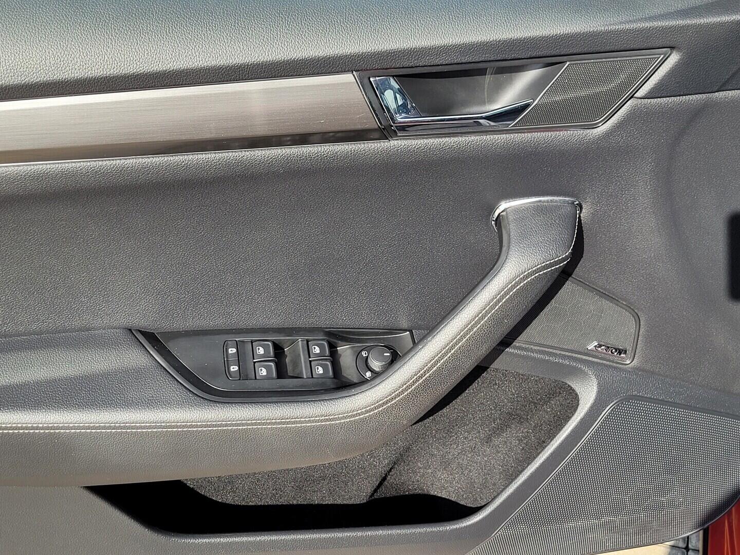 O619V07836_35.webp_SUPERB Scout 2.0 TDI 140 kW automat