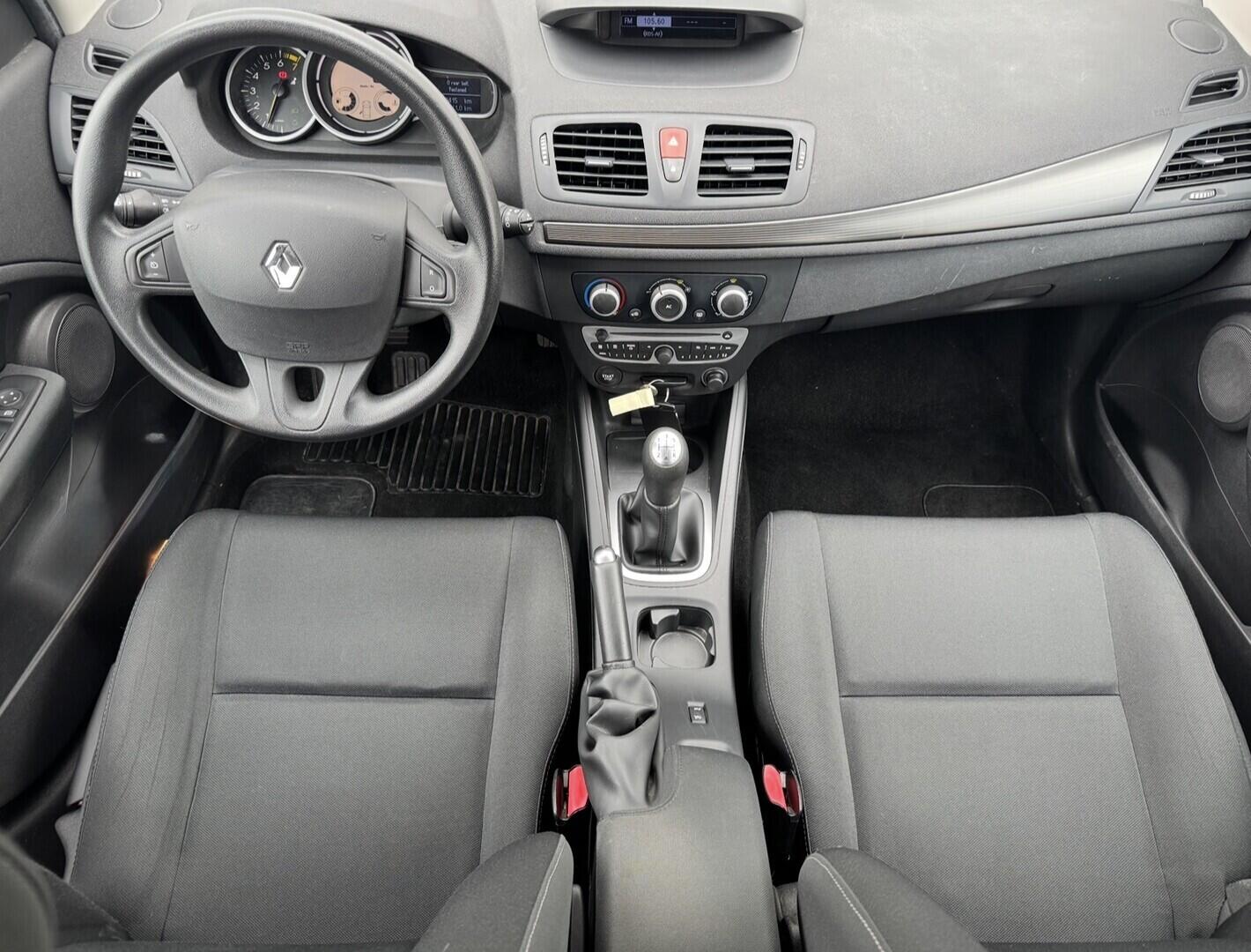 O619V07837_18.webp_MÉGANE  1.6 1.6 16v 74 kW manuál