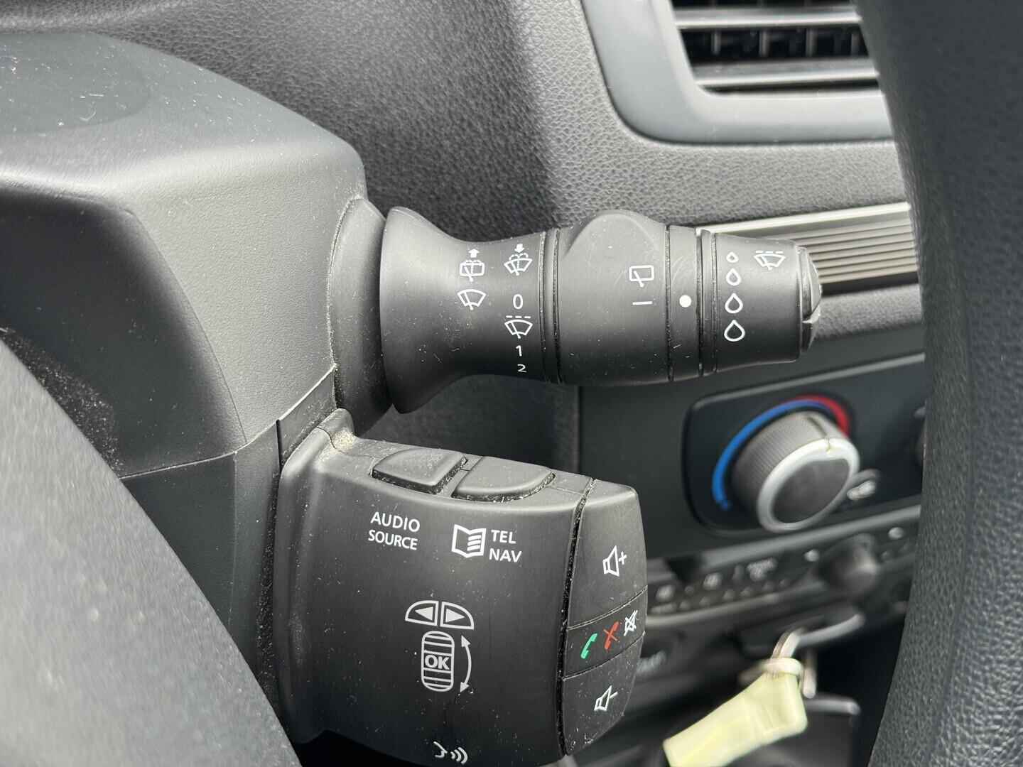 O619V07837_22.webp_MÉGANE  1.6 1.6 16v 74 kW manuál