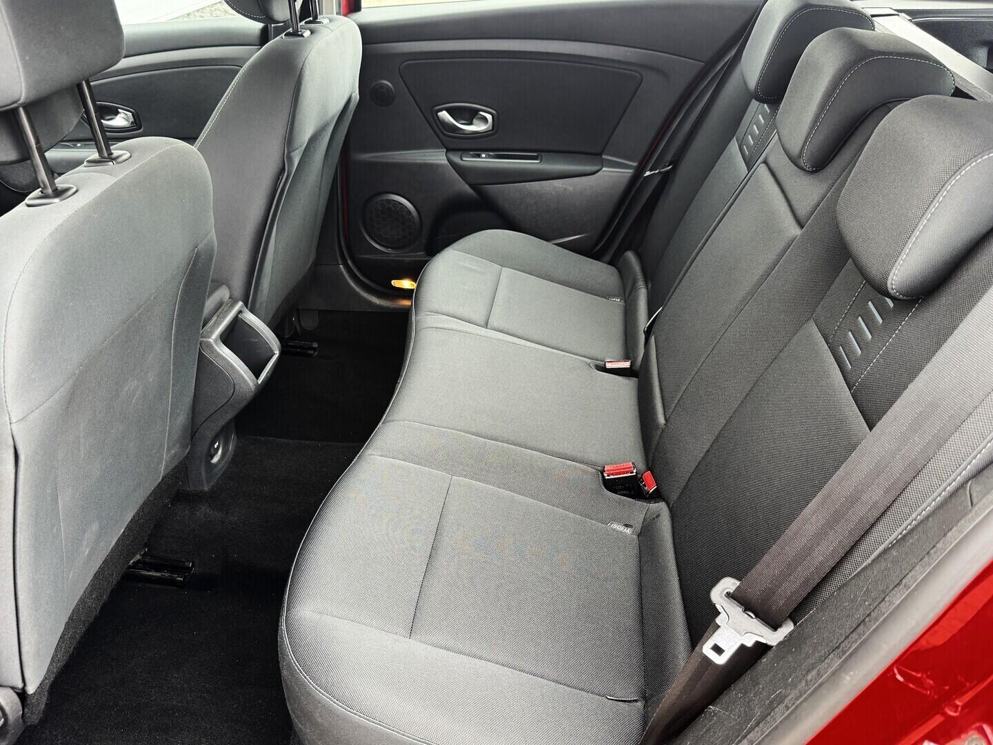 O619V07837_25.webp_MÉGANE  1.6 1.6 16v 74 kW manuál