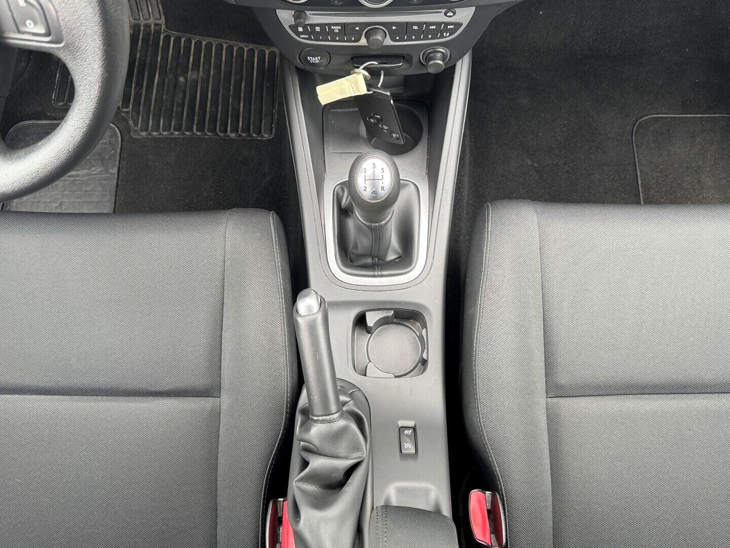 O619V07837_26.webp_MÉGANE  1.6 1.6 16v 74 kW manuál