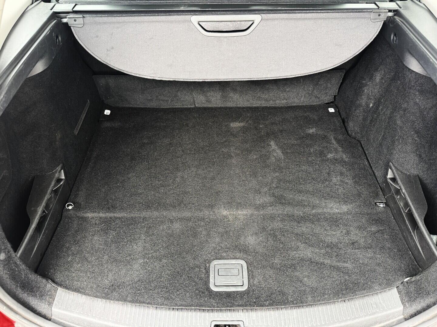 O619V07837_32.webp_MÉGANE  1.6 1.6 16v 74 kW manuál