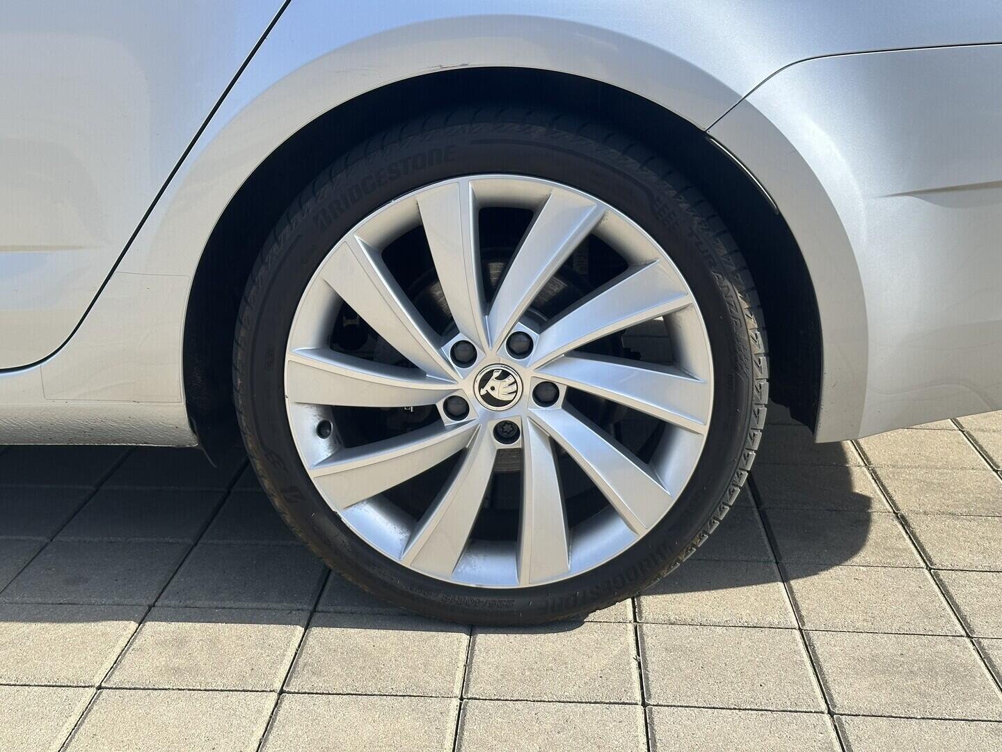 O619V07843_32.webp_OCTAVIA L&K 2.0 TSI 140 kW automat