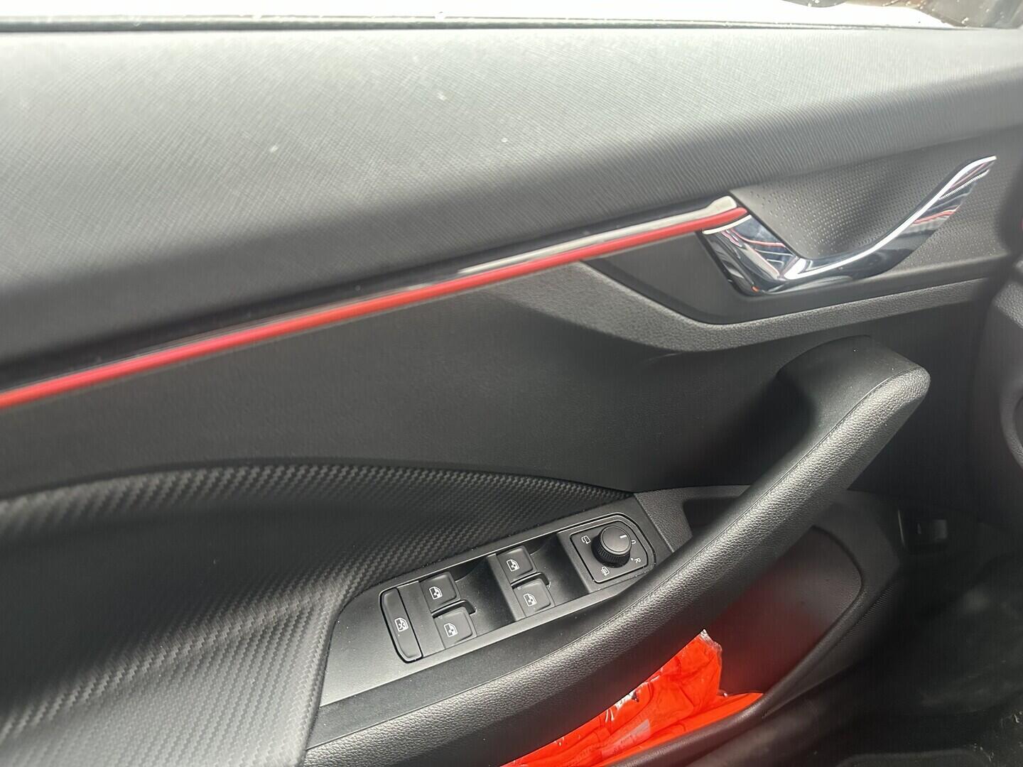 O619V07849_24.webp_KAMIQ Monte Carlo 1.5 TSI 110 kW automat, DPH