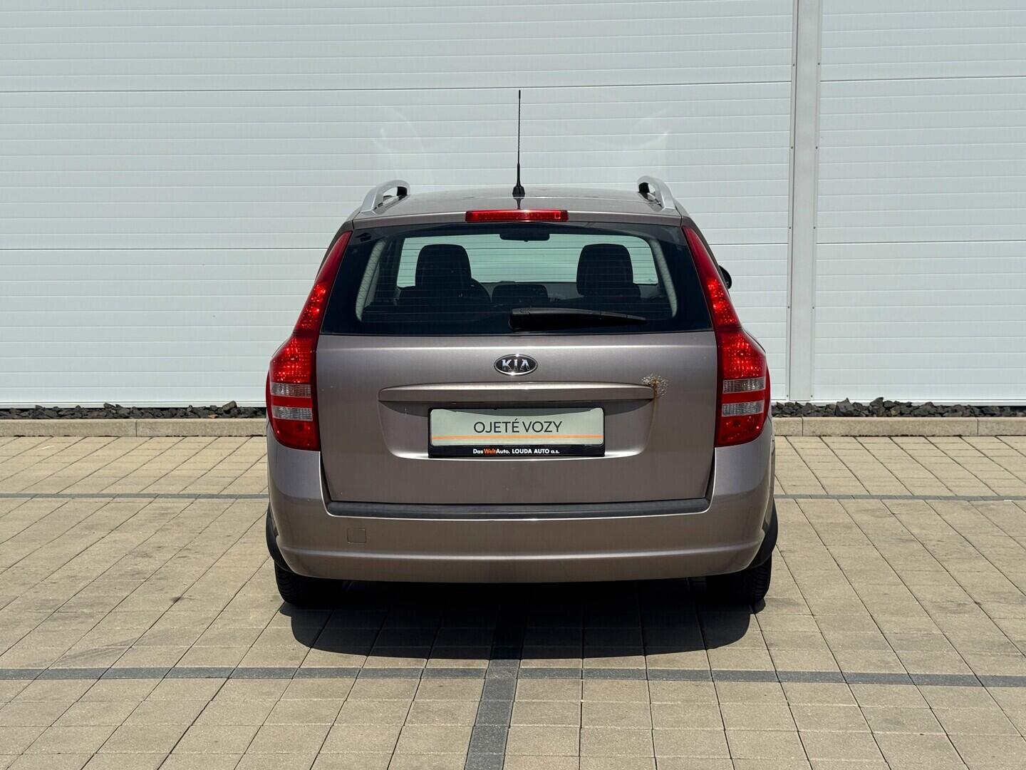 O619V07851_15.webp_CEED  1.6 CRDi 84 kW manuál