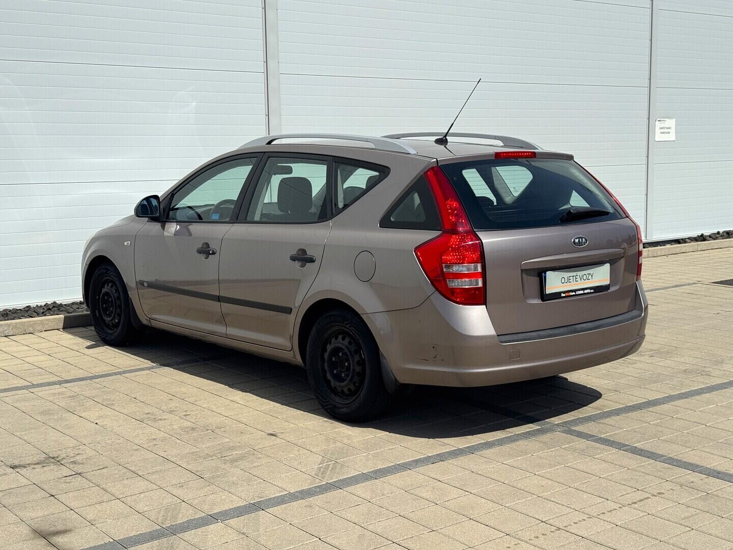 O619V07851_16.webp_CEED  1.6 CRDi 84 kW manuál