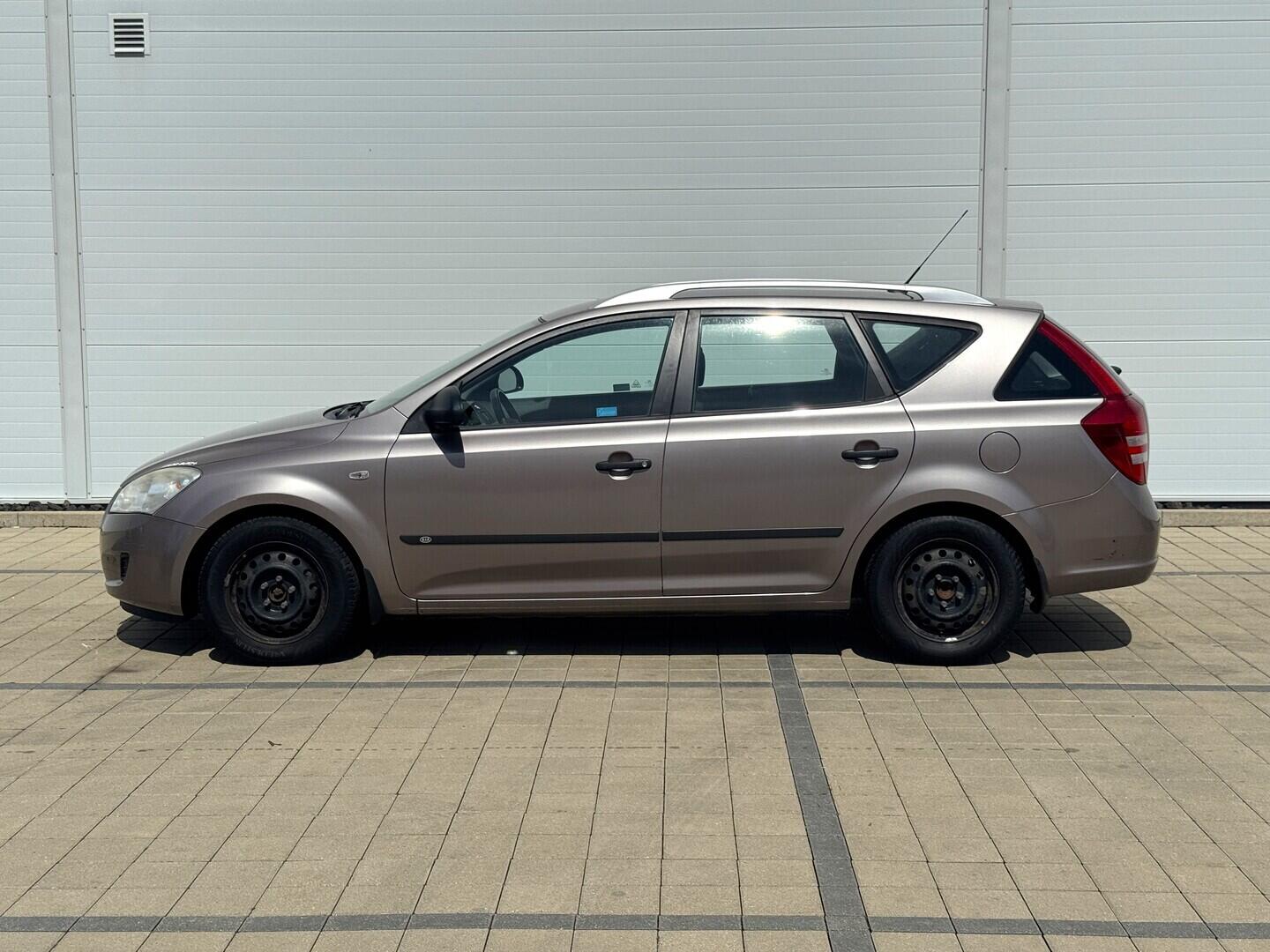 O619V07851_17.webp_CEED  1.6 CRDi 84 kW manuál