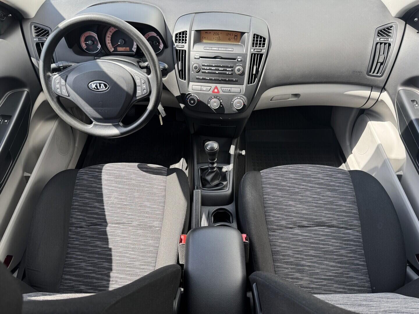 O619V07851_18.webp_CEED  1.6 CRDi 84 kW manuál