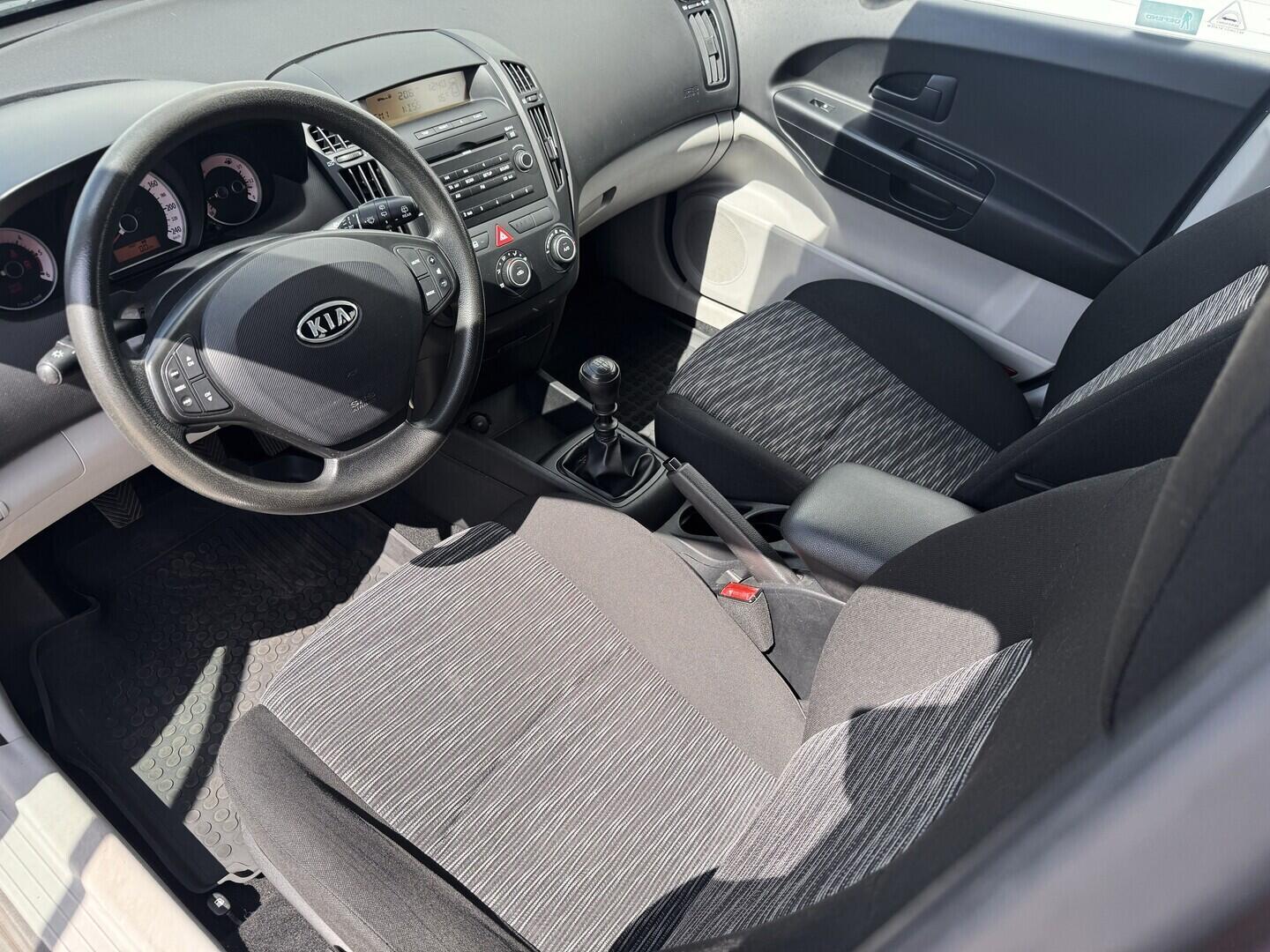 O619V07851_21.webp_CEED  1.6 CRDi 84 kW manuál