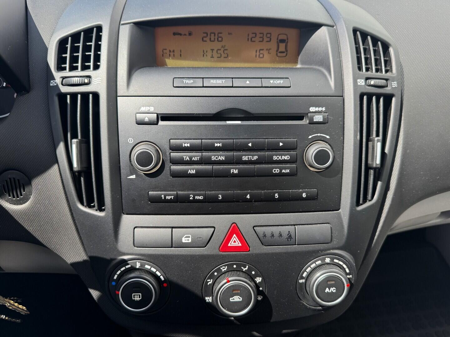 O619V07851_27.webp_CEED  1.6 CRDi 84 kW manuál