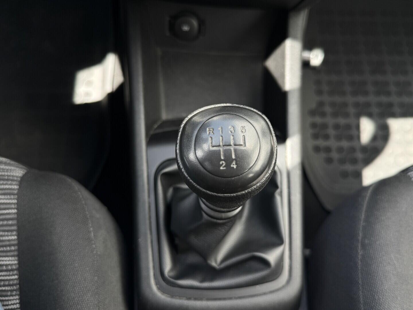 O619V07851_28.webp_CEED  1.6 CRDi 84 kW manuál