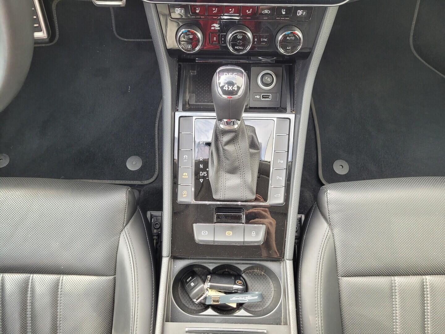 O619V07864_34.webp_SUPERB L&K 2.0 TSI 206 kW automat