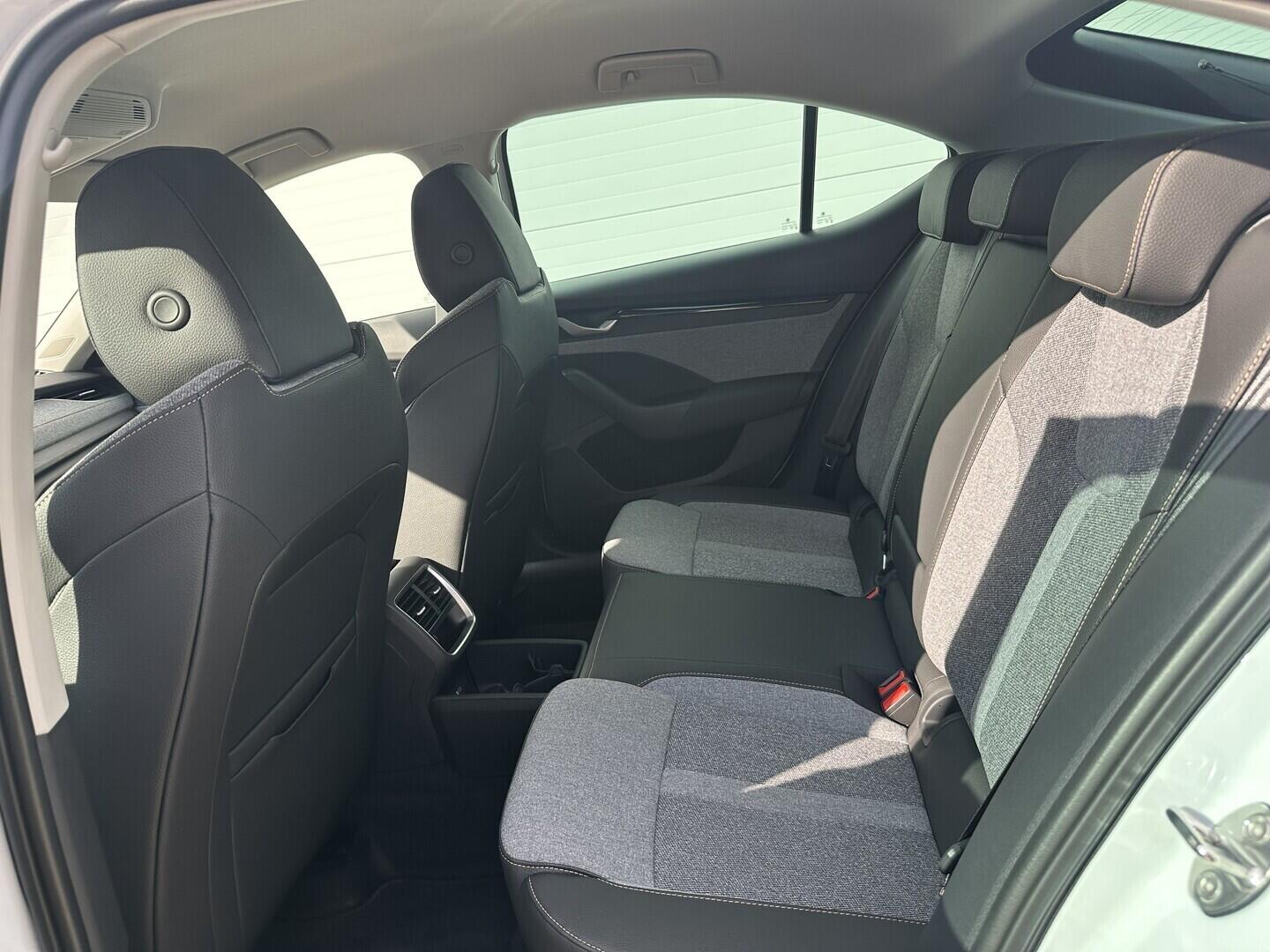 O619V07867_29.webp_OCTAVIA Top Selection 1.5 TSI 110 kW manuál, DPH