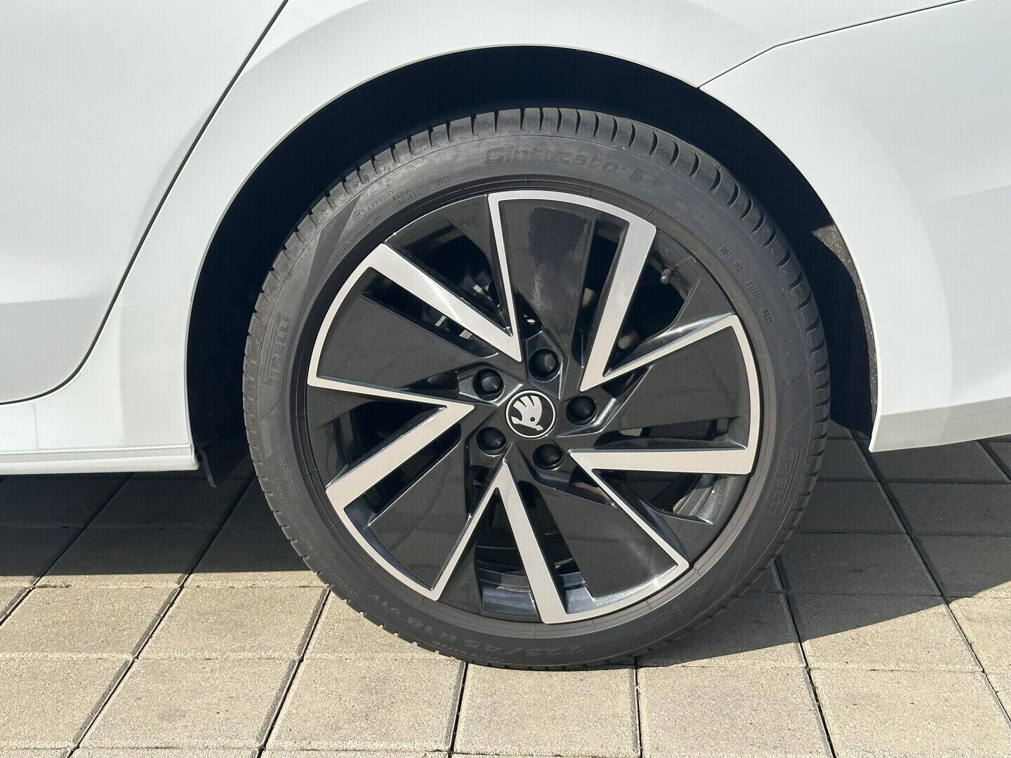 O619V07867_30.webp_OCTAVIA Top Selection 1.5 TSI 110 kW manuál, DPH