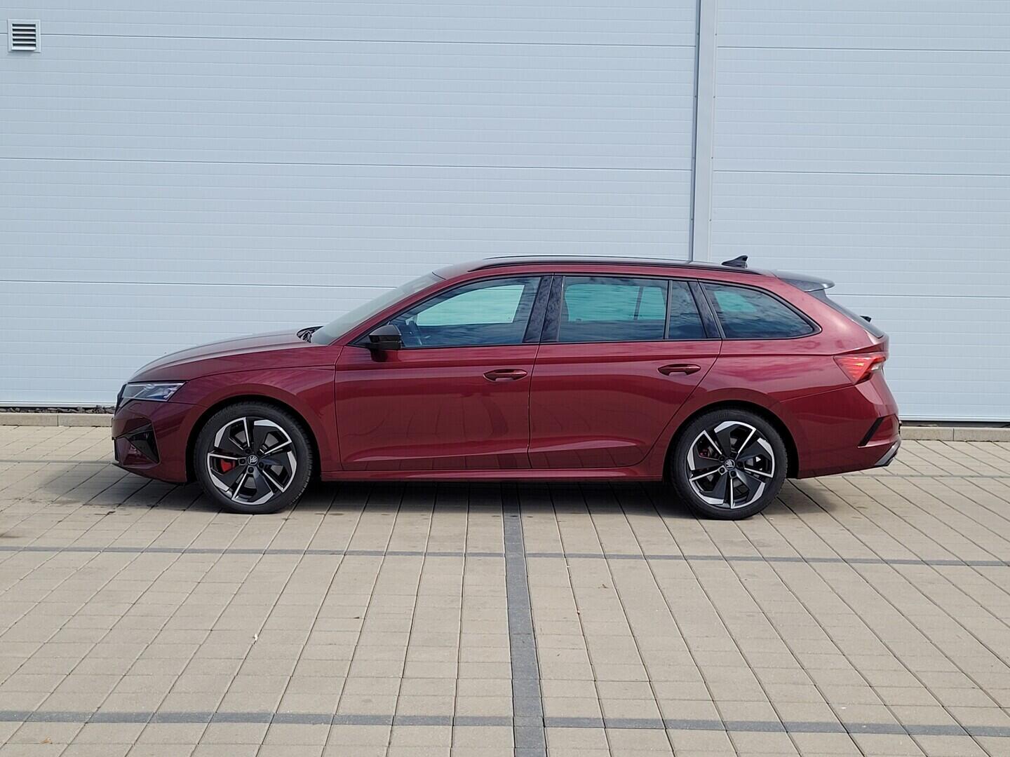 O619V07868_17.webp_OCTAVIA RS 2.0 TSI 195 kW automat, DPH