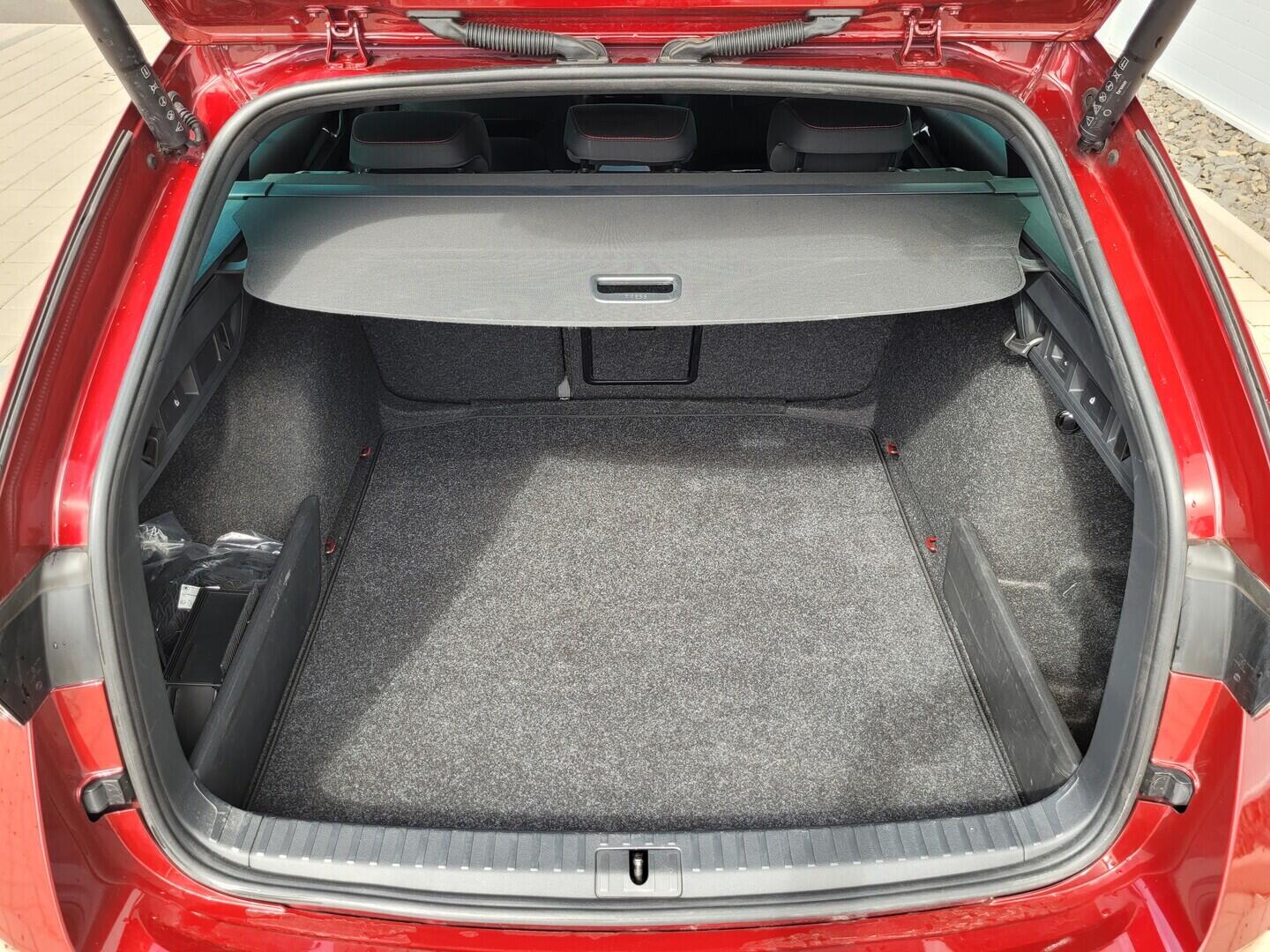 O619V07868_31.webp_OCTAVIA RS 2.0 TSI 195 kW automat, DPH