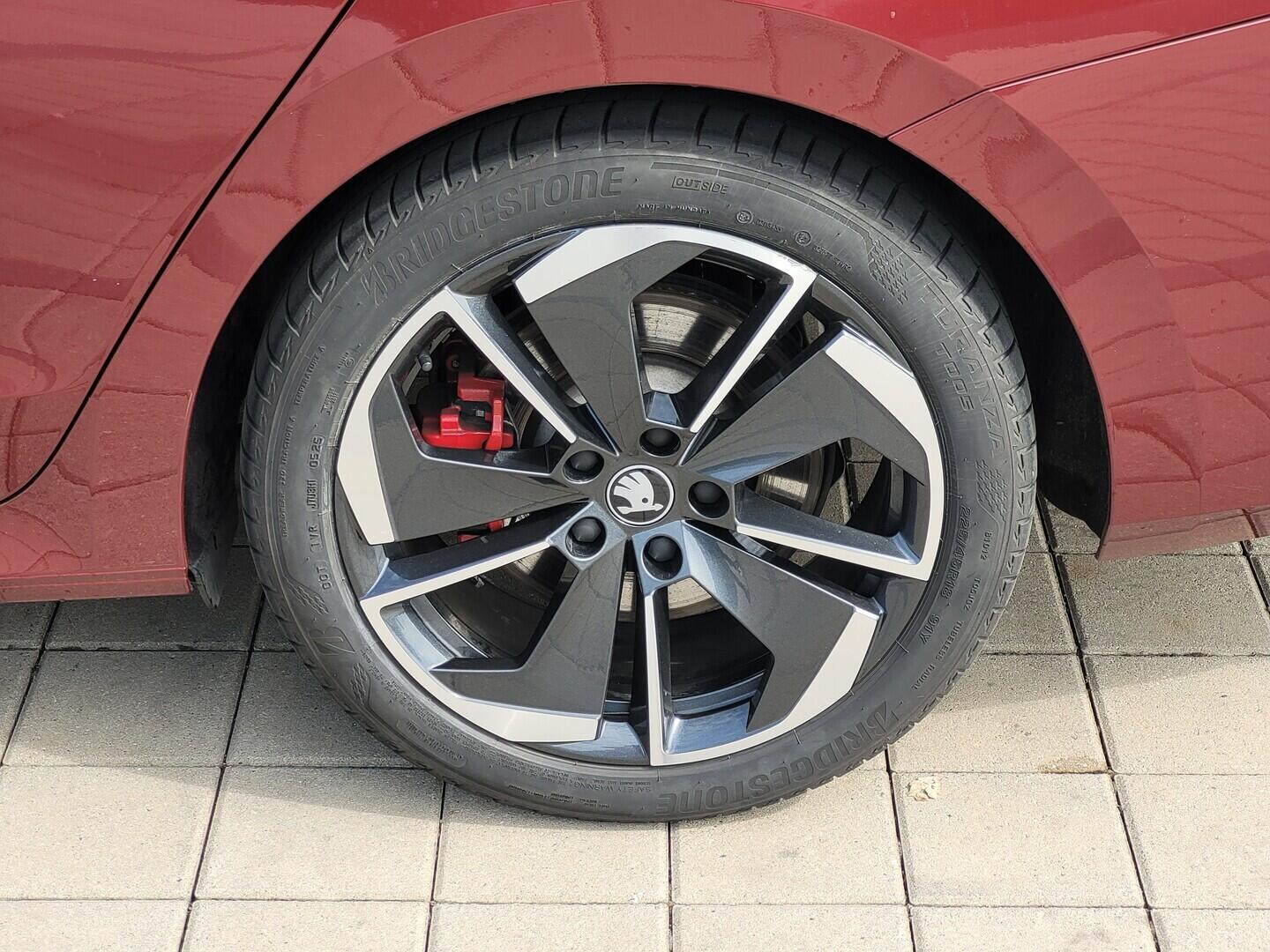 O619V07868_33.webp_OCTAVIA RS 2.0 TSI 195 kW automat, DPH