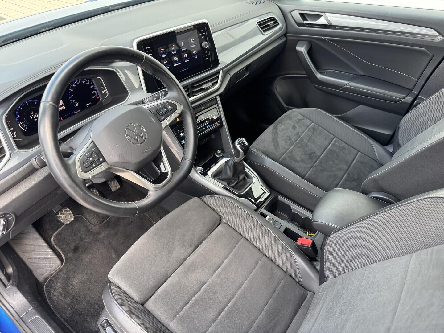 O619V07869_21.webp_T-ROC Style 1.0 TSI 81 kW manuál