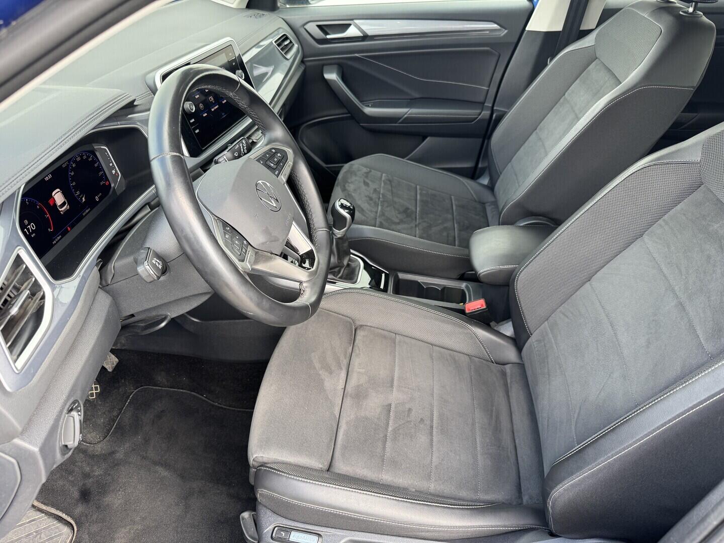 O619V07869_22.webp_T-ROC Style 1.0 TSI 81 kW manuál