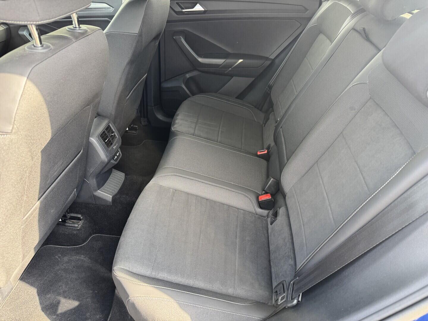 O619V07869_23.webp_T-ROC Style 1.0 TSI 81 kW manuál