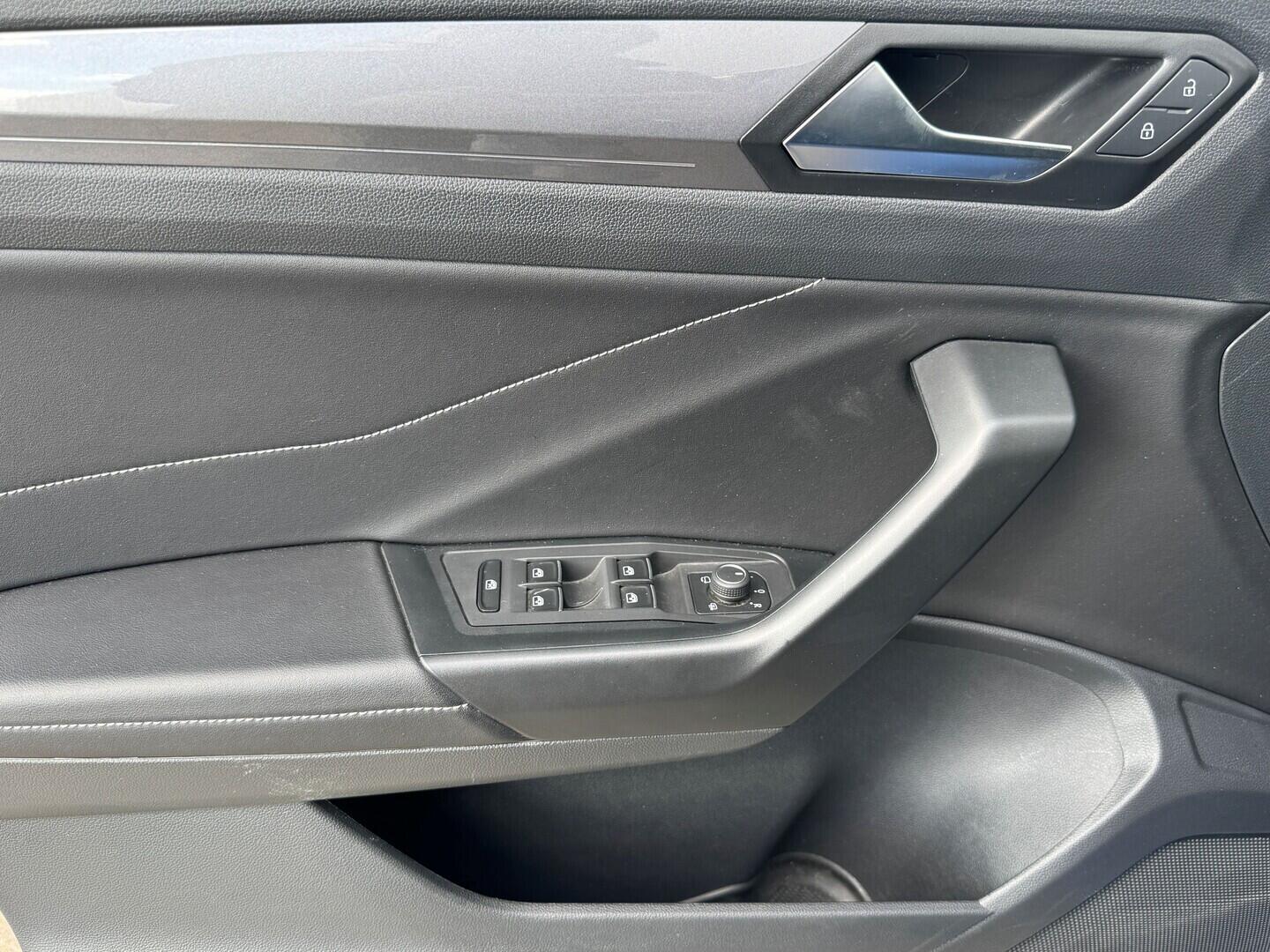 O619V07869_27.webp_T-ROC Style 1.0 TSI 81 kW manuál