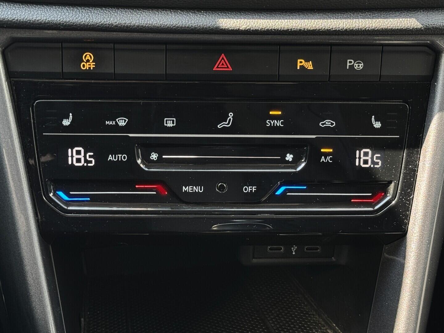 O619V07869_29.webp_T-ROC Style 1.0 TSI 81 kW manuál