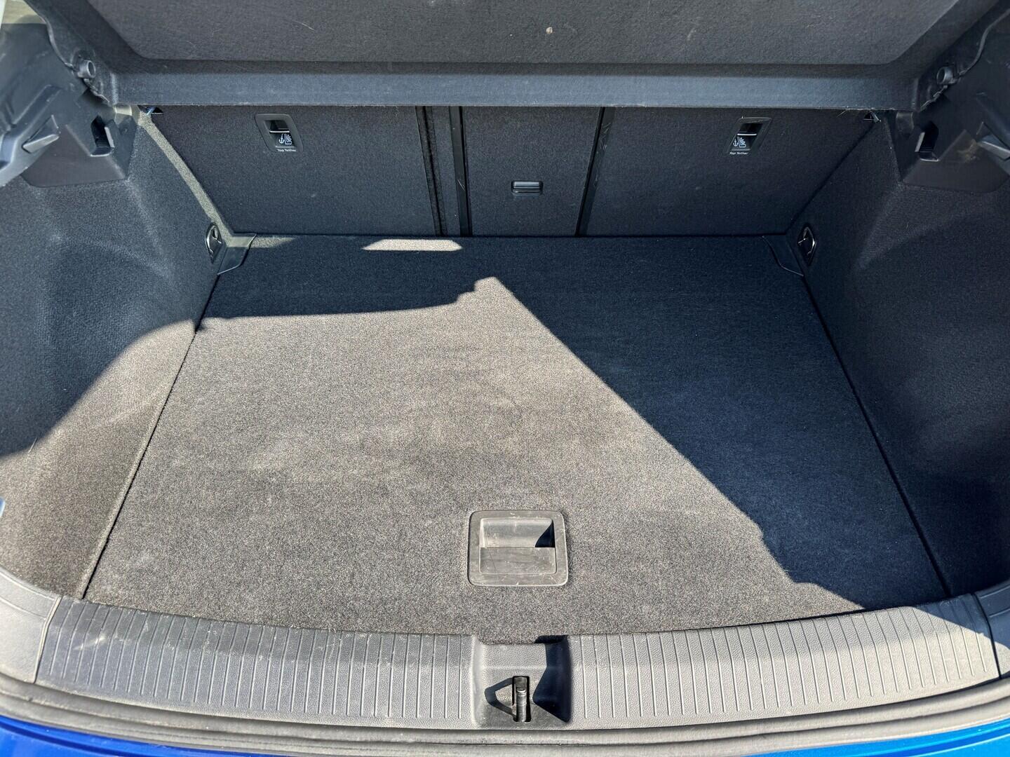 O619V07869_35.webp_T-ROC Style 1.0 TSI 81 kW manuál