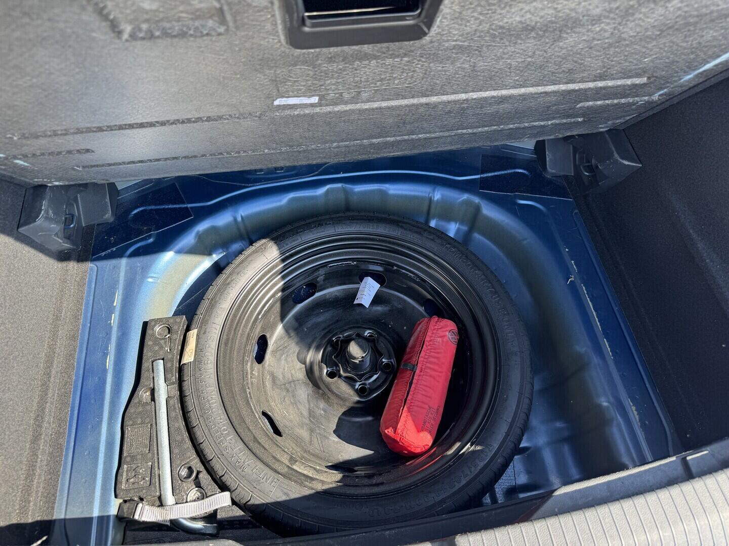 O619V07869_36.webp_T-ROC Style 1.0 TSI 81 kW manuál