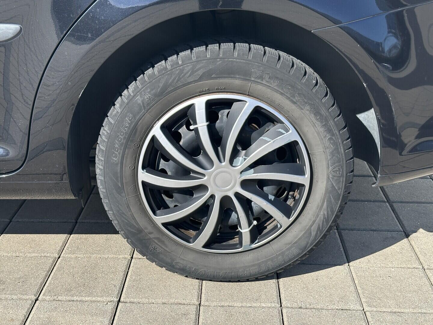 O619V07876_28.webp_TOURAN Trendline 1.6 TDI 77 kW manuál