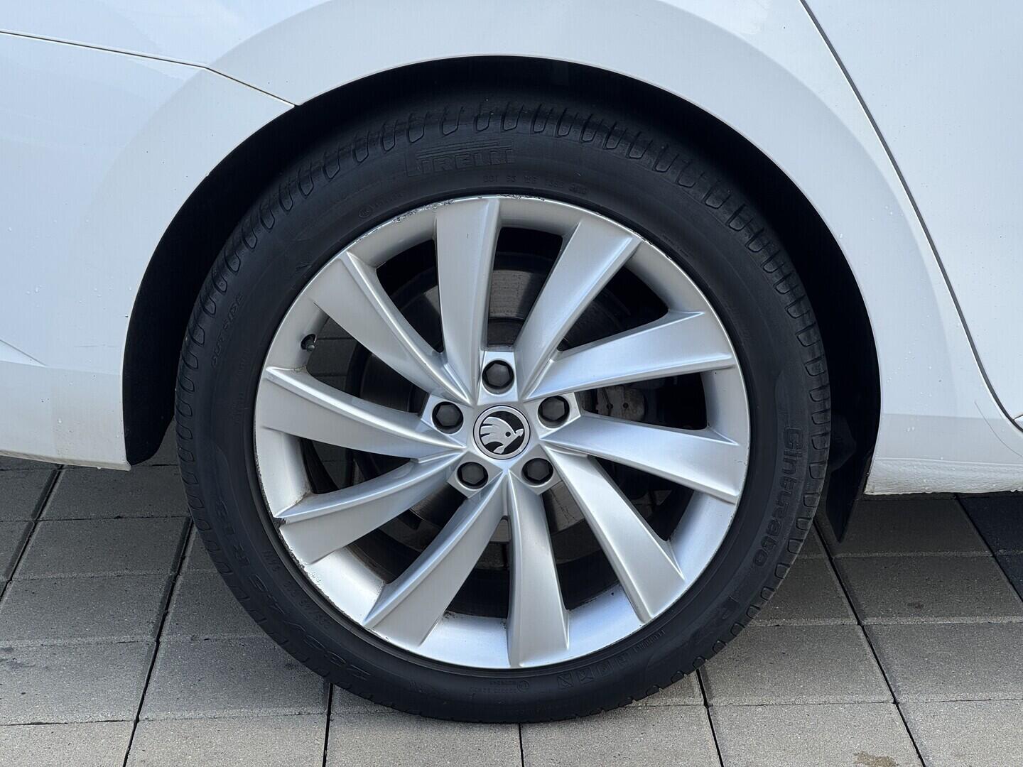 O619V07879_35.webp_SUPERB Style 2.0 TDI 140 kW automat, DPH