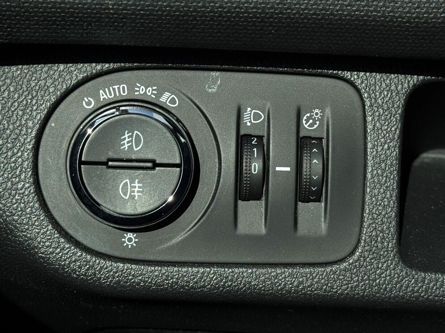 O619V07893_25.webp_MERIVA drive! 1.4 TURBO 103 kW manuál