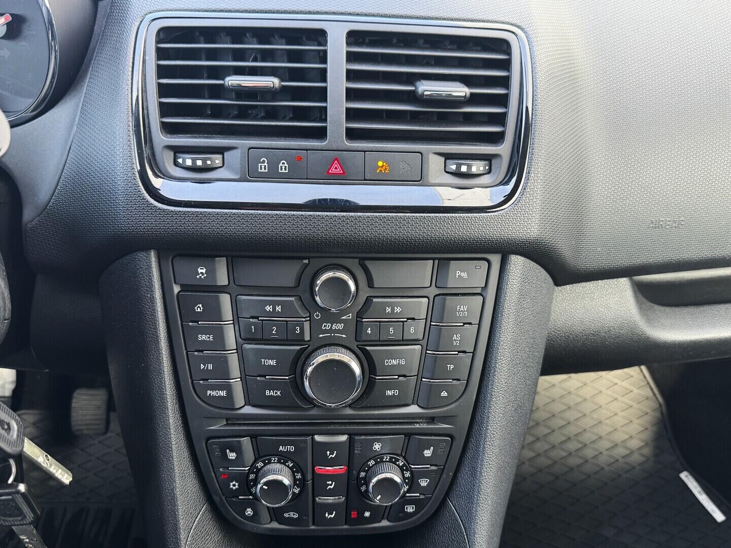 O619V07893_31.webp_MERIVA drive! 1.4 TURBO 103 kW manuál