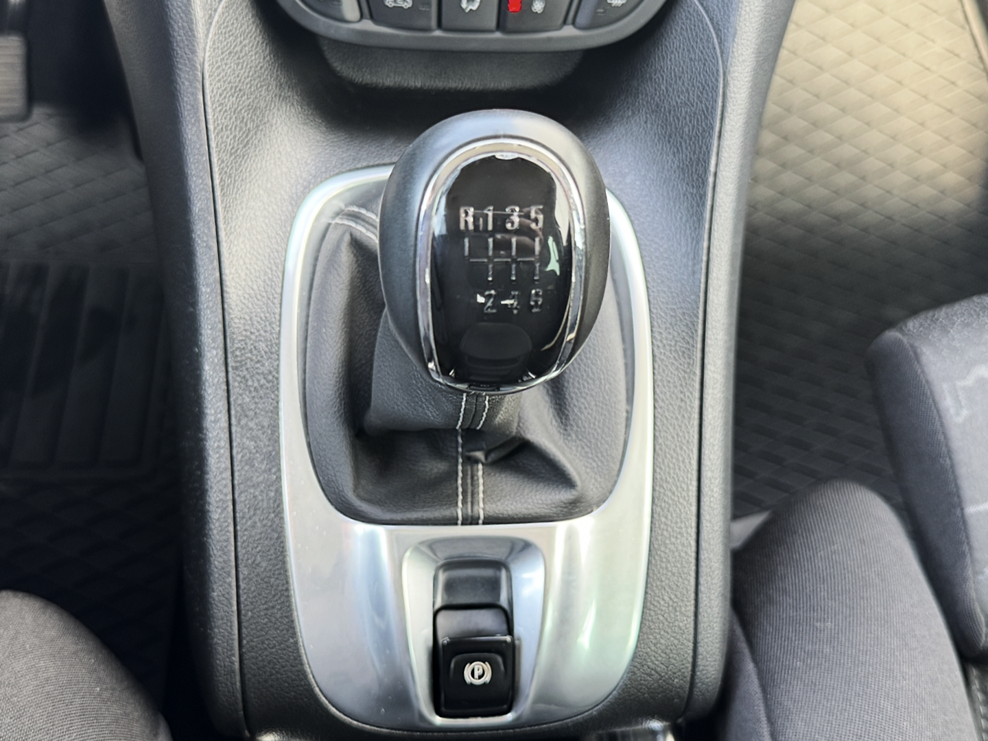 O619V07893_32.webp_MERIVA drive! 1.4 TURBO 103 kW manuál