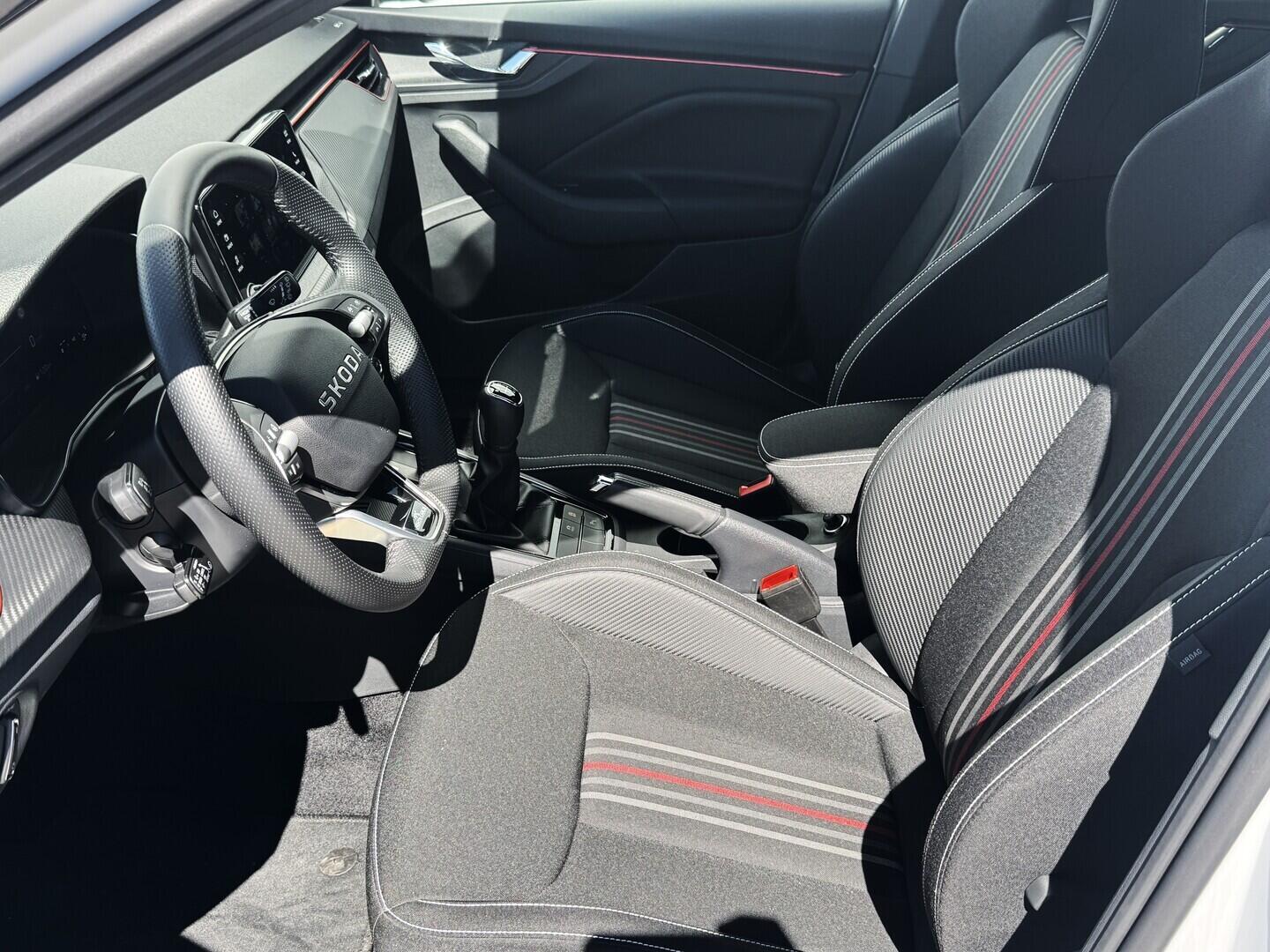 O619V07897_22.webp_KAMIQ Monte Carlo 1.0 TSI 85 kW manuál, DPH