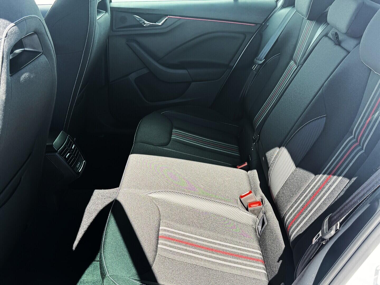 O619V07897_23.webp_KAMIQ Monte Carlo 1.0 TSI 85 kW manuál, DPH