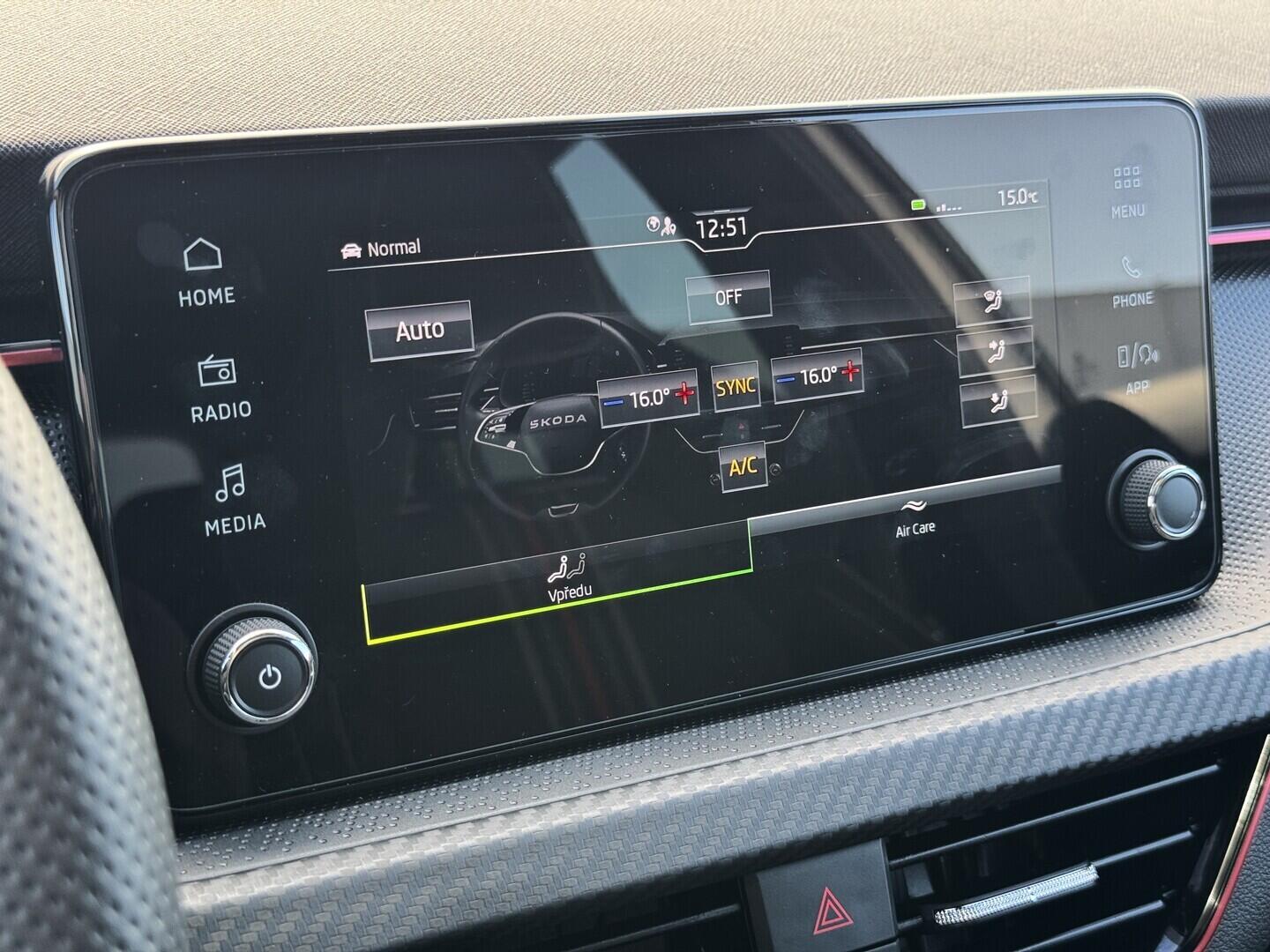 O619V07897_33.webp_KAMIQ Monte Carlo 1.0 TSI 85 kW manuál, DPH