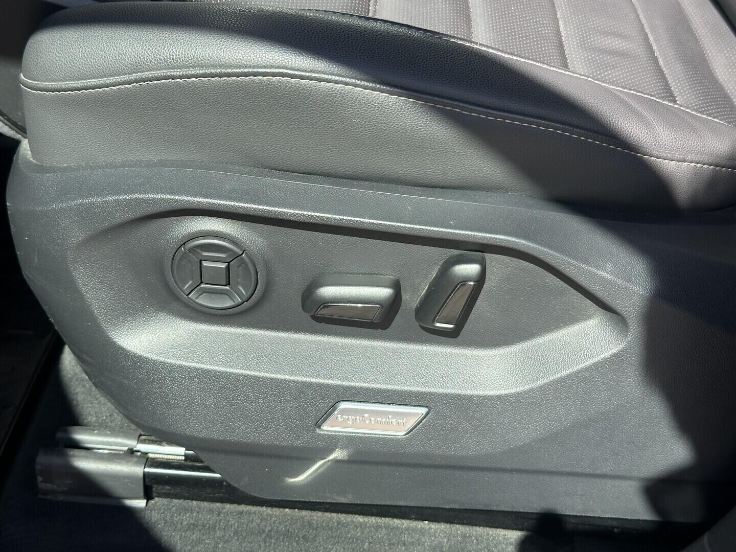 O619V07898_27.webp_TOUAREG R-line 3.0 TDI 210 kW automat, DPH