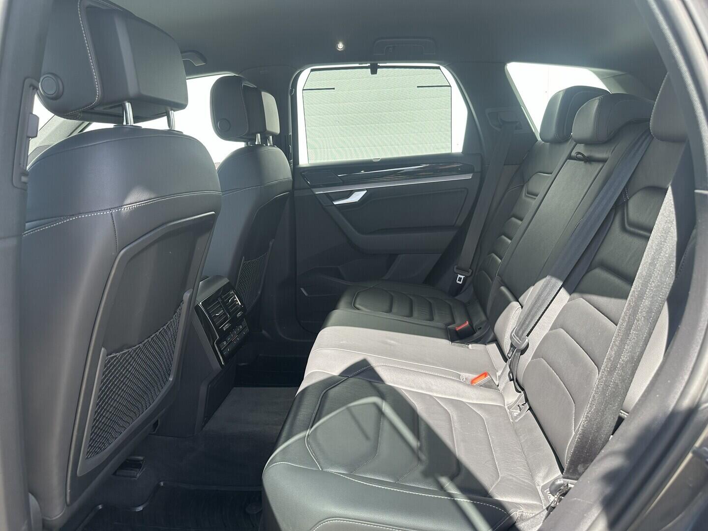 O619V07898_28.webp_TOUAREG R-line 3.0 TDI 210 kW automat, DPH