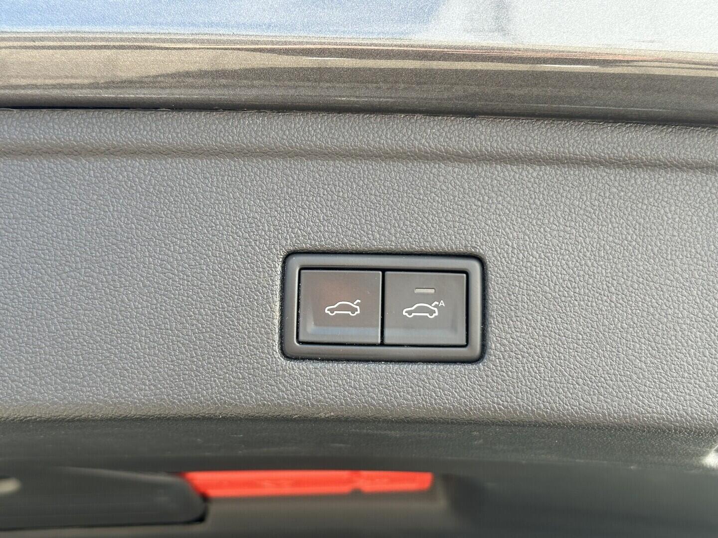 O619V07898_33.webp_TOUAREG R-line 3.0 TDI 210 kW automat, DPH