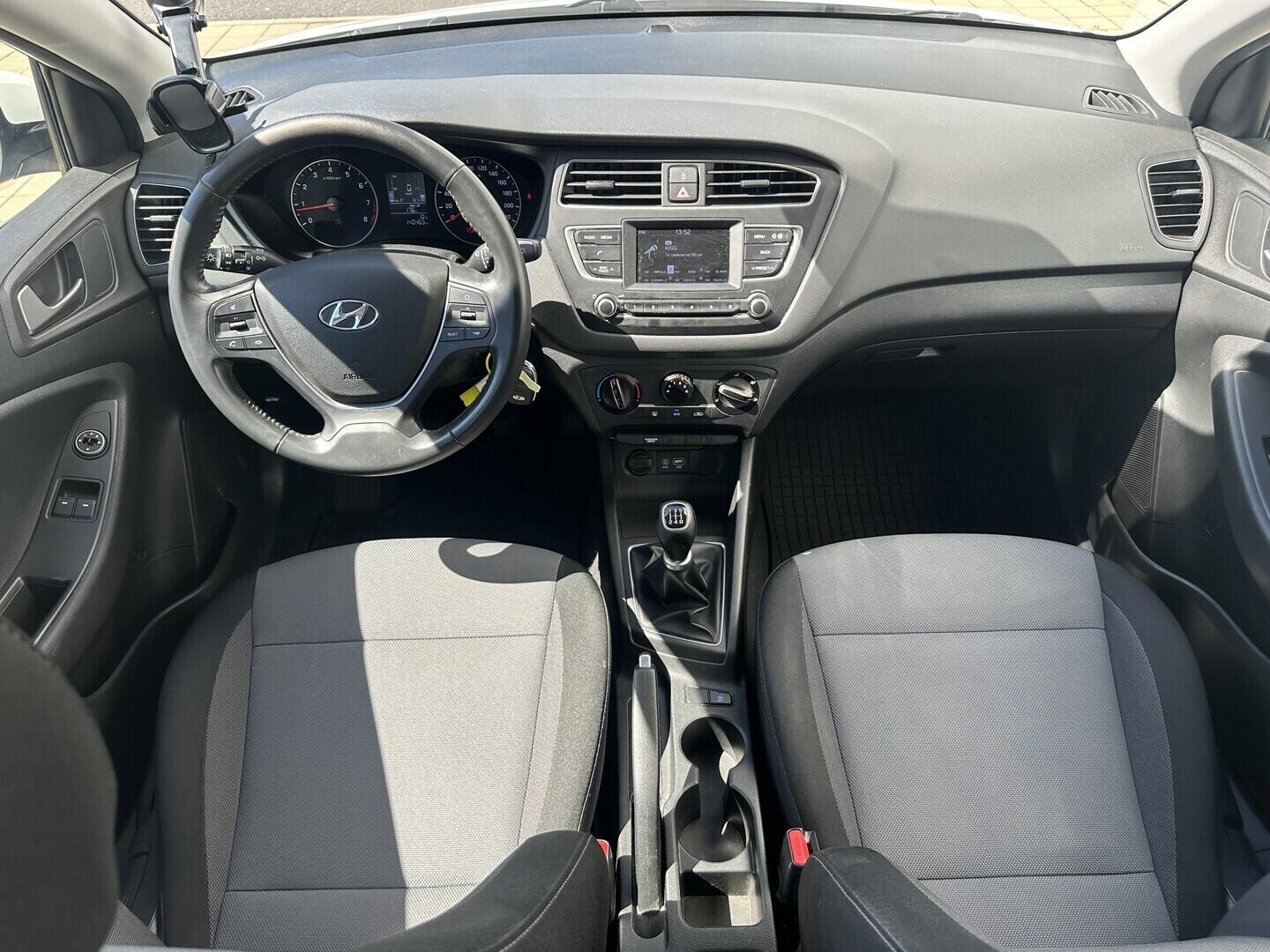 O619V07905_18.webp_I20 Family club 1.2 1.2i 55 kW manuál