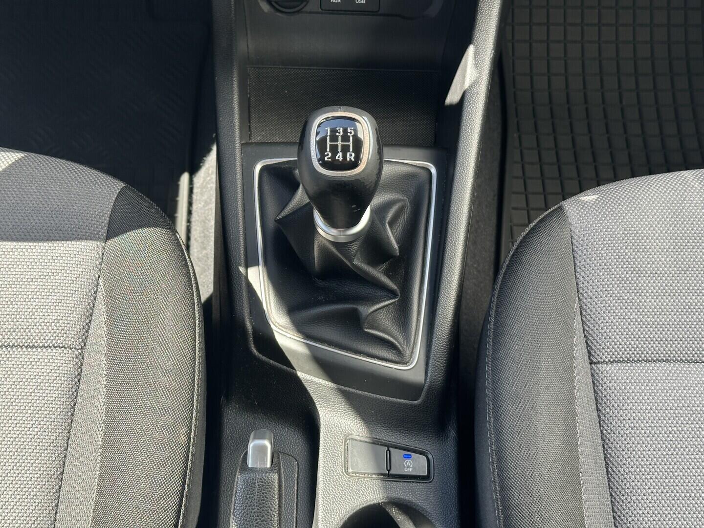 O619V07905_25.webp_I20 Family club 1.2 1.2i 55 kW manuál