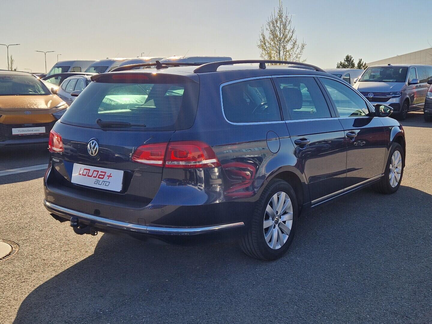 O619V07910_11.webp_PASSAT VARIANT  Comfortline 2.0 TDI 103 kW manuál