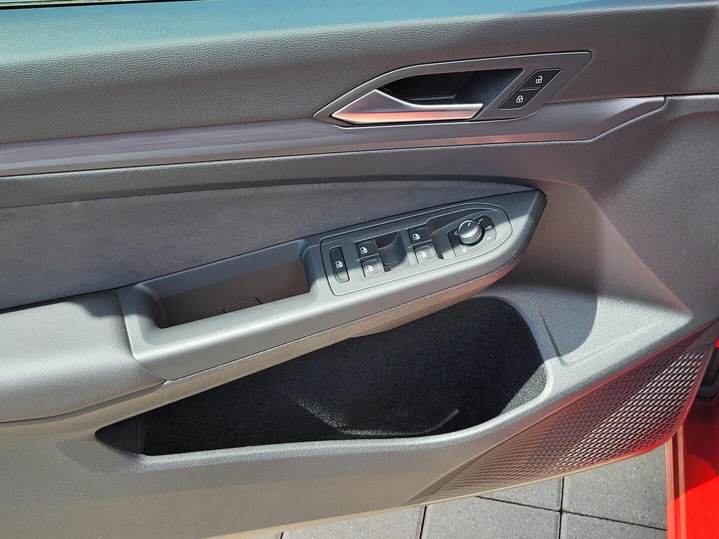 O619V07919_33.webp_GOLF VARIANT Style 1.5 TSI 110 kW manuál, DPH